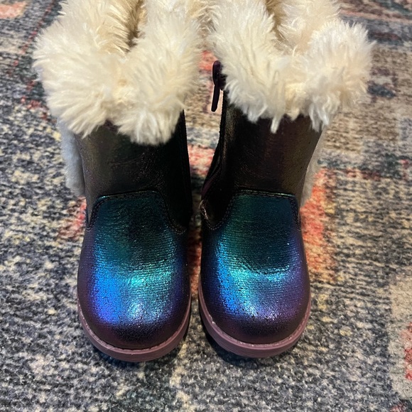 Cat & Jack Toddler Girls' Katrina Fashion Boots Iridescent Size 5 - Picture 7 of 7